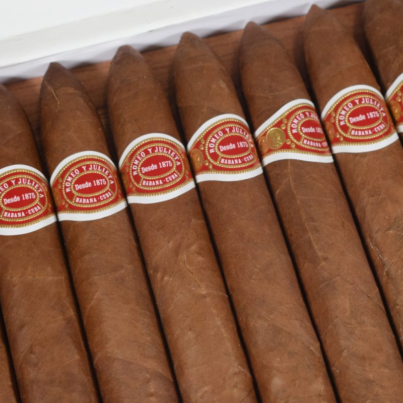 Romeo y Julieta Cedros de Luxe No. 2 Cigar - Box of 25 - Image 4